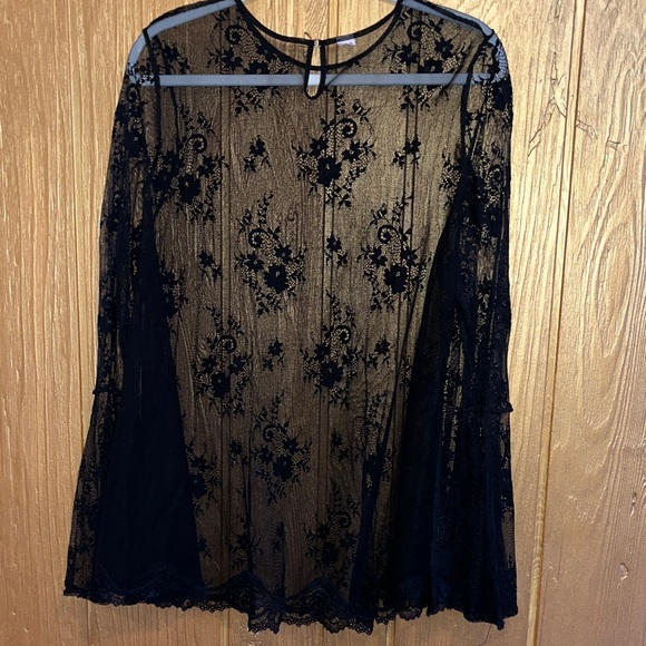 Victoria's Secret Bell Sleeve Sheer Floral Blouse - Picture 8 of 8